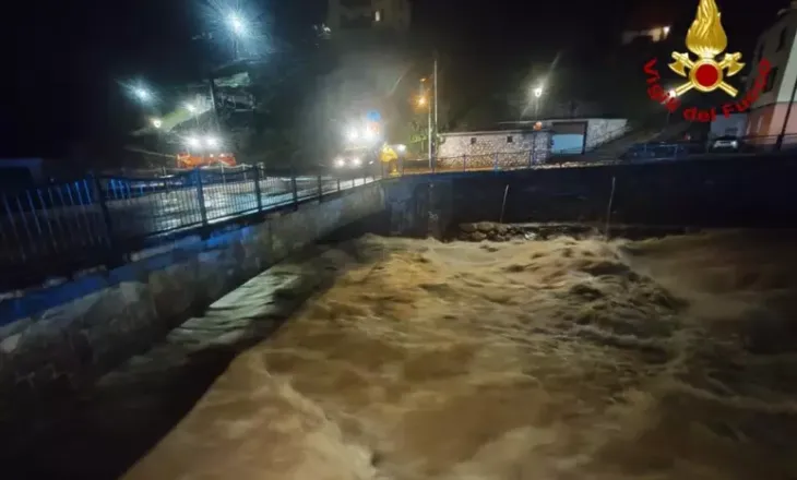 Shira të rrëmbyeshëm, tornado dhe vetëtima: moti i keq godet Italinë qendrore dhe veriore
