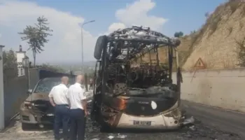 Shkrumbohet autobusi në Berat, shpëtojnë mrekullisht 50 turistë