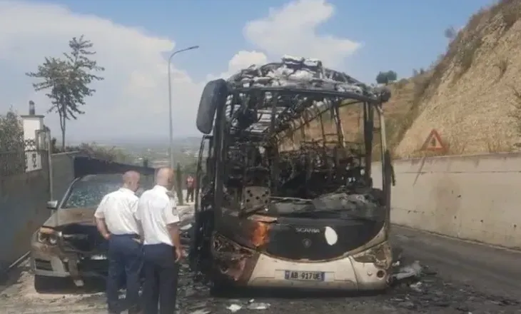 Shkrumbohet autobusi në Berat, shpëtojnë mrekullisht 50 turistë