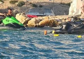 Shmanget tragjedia/ Dy të rinj me pedalone rrezikuan të mbyteshin, shpëtohen nga policia