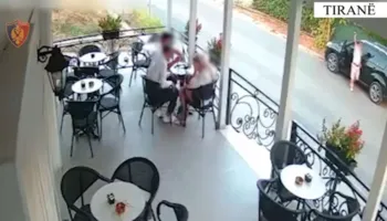 Shmanget tragjedia/ Pas konfliktit me fjalë me të riun, 53 vjeçari i shkon përballë me pistolete
