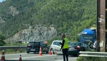 Shoferi humb kontrollin, makina del nga rruga në aksin Milot-Rrëshen, plagosen dy persona