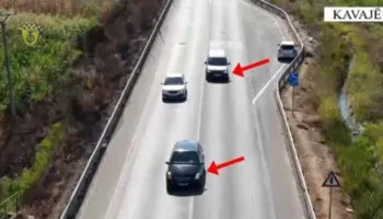 Shpejtësia ‘fundos’ shoferët në Kavajë, 972 gjoba në një javë, arrestohen 3 drejtues mjetesh