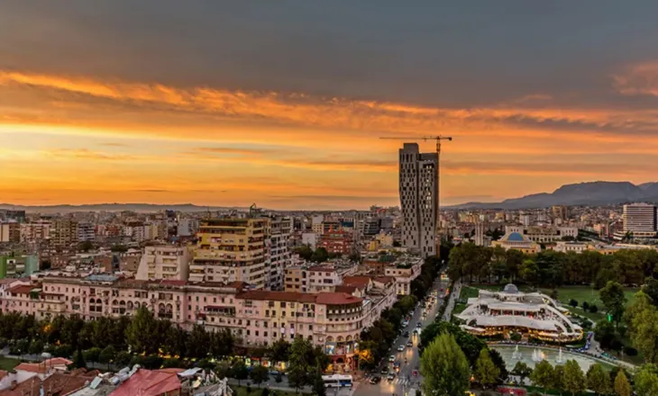 Shqiptarët dhe të huajt vijojnë të investojnë në banesa, por tregu nuk është më i njëjtë