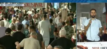 “Shqiptarët e bashkuar, pushteti i tmerruar”/ Mësuesi thirrje Diasporës dhe intelektualëve: Të rrëzojmë këtë qeveri