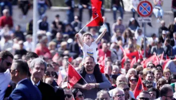 Shqiptarët mbajnë lidhje të forta, 24,6 % e popullsisë takohet përditë me familjen