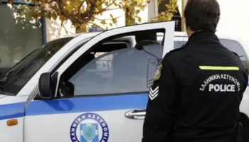 Shqiptari ekzekuton gruan me thikë para syve të fëmijëve dhe tenton t’i japë fund jetës