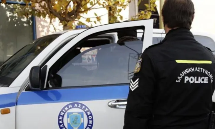 Shqiptari ekzekuton gruan me thikë para syve të fëmijëve dhe tenton t’i japë fund jetës