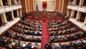 Shtatori muaj i ‘nxehtë’ politik, Kuvendi nis më datë 8! Nga Territorialja e Zgjedhorja, te zgjedhjet lokale, ndryshimet në Qeveri dhe ligjet e BE