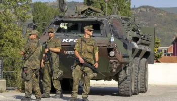 Siguria e Kosovës po rrezikohet nga Serbia? Shefi i KFOR-it shton numrin e ushtrisë