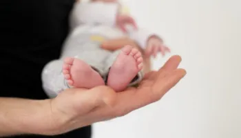 Singapori u ofron prindërve gati 78 mijë $ për fëmijë, në përpjekje për të rritur lindshmërinë