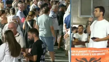 “Sistem arsimor aspak i drejtë dhe me shumë probleme”, i riu në protestë: Nepotizëm dhe mashtrim, të mos i lëmë shkollat në këtë gjendje!