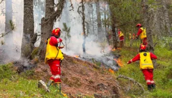Situata me zjarret në vend, Ministria e Mbrojtjes: 35 vatra në 24 orë, 8 ende aktive