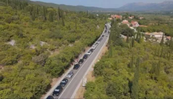 Situatë kaotike në kufitin Kroaci-Mal të Zi, kolonë makinash prej 20 kilometrash