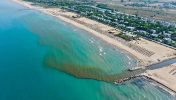 Skandal mjedisor në Gjirin e Lalëzit/ Bashkia derdh ujërat e zeza në zonën elitare të Adriatikut