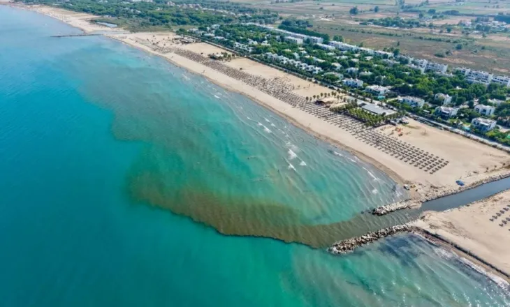 Skandal mjedisor në Gjirin e Lalëzit/ Bashkia derdh ujërat e zeza në zonën elitare të Adriatikut