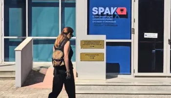 Skandali i tenderave te AKSHI/ Ish-drejtoresha Mirlinda Karçanaj, paraqitet në SPAK