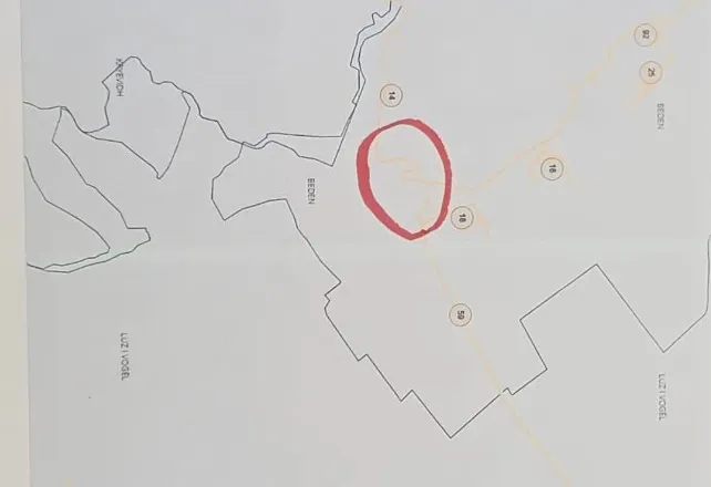 Skandali me mbetjet, Bashkia Rrogozhinë demaskon Qosen e Kavajës: Gënjen për kufijtë e bashkisë për t’i ikur përgjegjësisë!