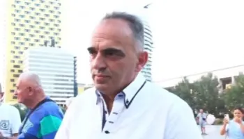 “Skemën e pensioneve që premtoi, Rama e hoqi”/Ish-mësuesi, në protestë: Këtyre politikanëve të korruptuar iu ka marrë..