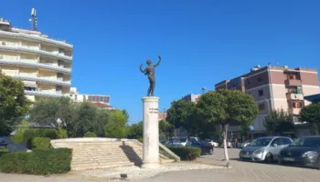 Socialistët dogjën teserat! Bashkitë e Dimalit dhe Poliçanit kundër shkrirjes me Beratin: Do sjellë shpopullimin e zonës
