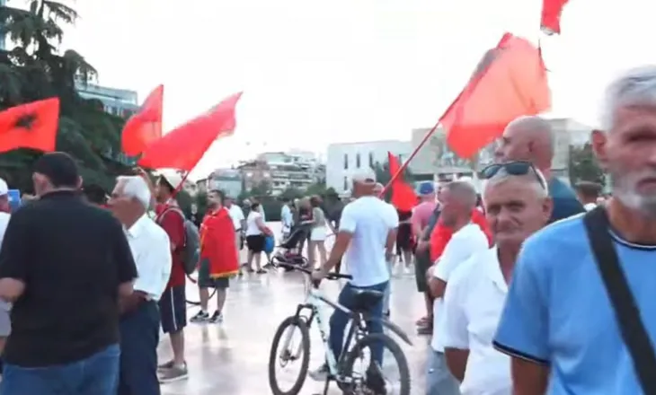 Sot dita e 70-të e protestës, qytetarët mblidhen në sheshin ‘Skënderbej’, thirrje kundër Ramës: Jep dorëheqjen!