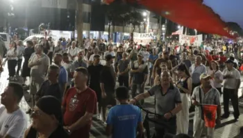 Sot dita e 85-të, qytetarët protestojnë kundër Ramës dhe qeverisë: Dorëheqje e menjëhershme dhe qeveri tranzitore