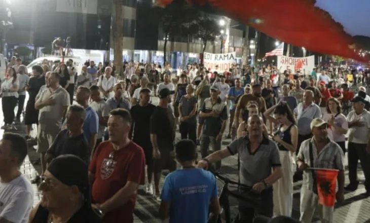 Sot dita e 85-të, qytetarët protestojnë kundër Ramës dhe qeverisë: Dorëheqje e menjëhershme dhe qeveri tranzitore
