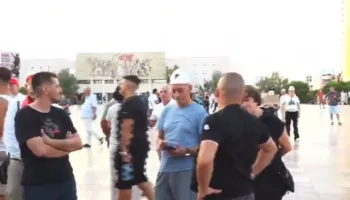 Sot protesta e 64-të kundër Ramës, qytetarët mblidhen në sheshin ‘Skënderbej’: S’largohemi pa ikur ai!