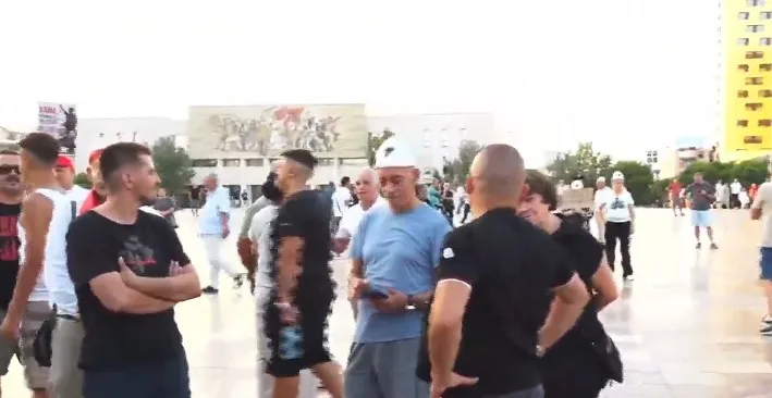 Sot protesta e 64-të kundër Ramës, qytetarët mblidhen në sheshin ‘Skënderbej’: S’largohemi pa ikur ai!