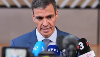Spanja i vendos ultimatum Italisë: Hapni kufijtë ose përballuni me masa