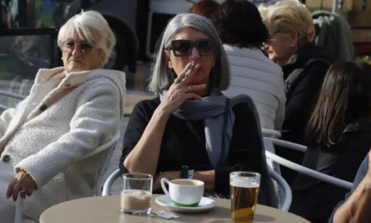 Spanja po merr masa për të ndaluar duhanin në tarraca dhe plazhe