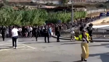 Spanja zhvendos qindra emigrantë nga plazhi i Ceutës në strehimore të përkohshme –