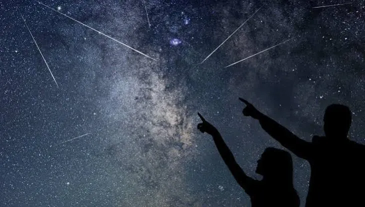 Spektakël i meteorëve, yje që bien edhe në qiellin e Tiranës