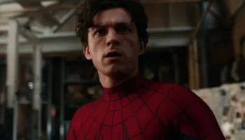 “Spider Man” i siguron aktorit Tom Holland 100 milionë dollarë fitime! Filmi ka shpërthyer kinematë, 2 mld USD në tre javë (VIDEO)