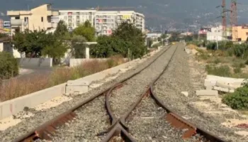 Standardet që kërkon BE për hekurudhat shqiptare: Elektrifikim, ERTMS dhe trena deri në 740 metra në rrjetin TEN-T