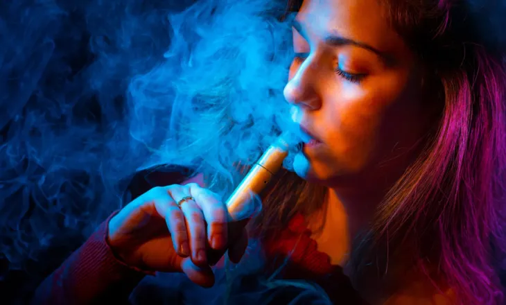 Studimi: Aromatizuesi i vaniljes në cigaret elektronike mund të dëmtojë zhvillimin e hershëm të embrionit