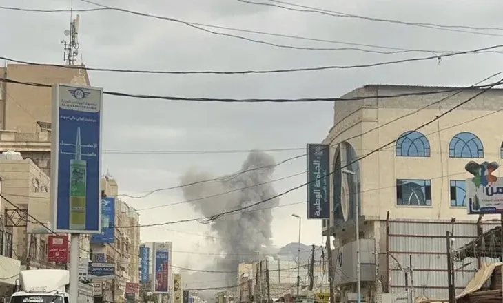 Sulm me raketa në portin e Jemenit, katër viktima