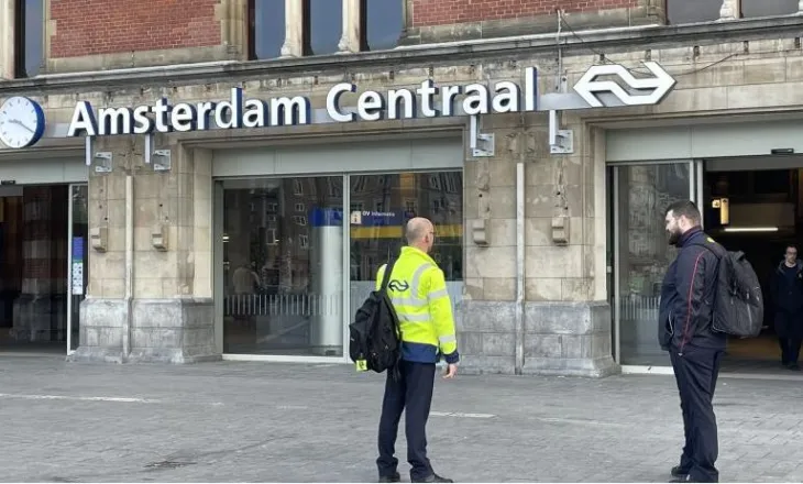 Sulm me thikë në Amsterdam, katër të plagosur