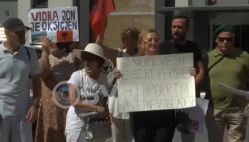 SYRI TV/ Protestë para KESH për largimin e TEC-eve, qytetarët kërkojnë largimin e TEC-eve