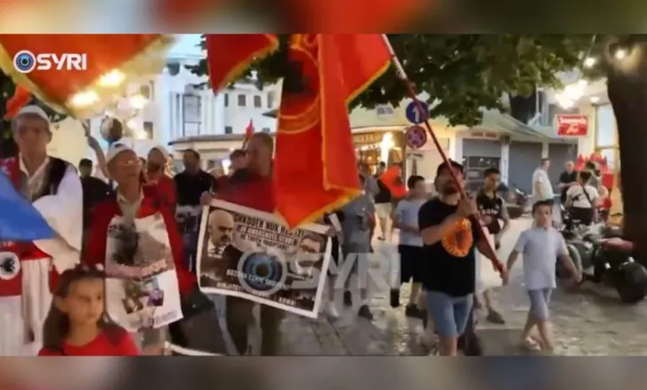 SYRI TV/ Shkodra në protestë kundër qeverisë dhe hapjes së konsullatës serbe, qytetarët: Nuk do e lejojmë