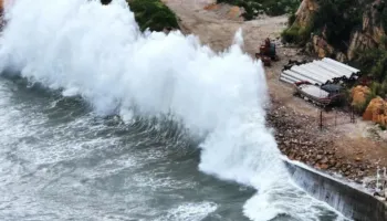 Tajfuni “Dolphin” godet Kinën, evakuohen mbi 1 milion persona, anulohen 1,400 fluturime