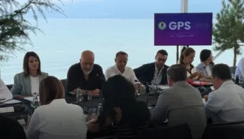 Takimi me dyer të mbyllura në Pogradec, çfarë u kërkoi Rama ministrave dhe deputetëve