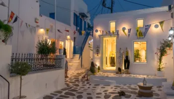 Taksisti grabit turisten në Mykonos, i merr çantën Hermès dhe orën Rolex me vlerë 75 mijë euro