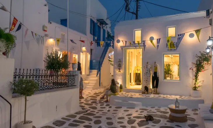 Taksisti grabit turisten në Mykonos, i merr çantën Hermès dhe orën Rolex me vlerë 75 mijë euro