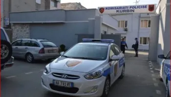 Të shtëna me armë në Laç, qëllohet në drejtim të 28-vjeçarit, i riu denoncon në polici