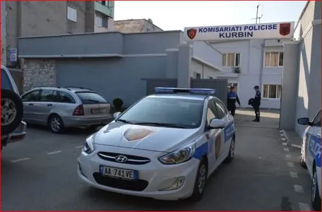 Të shtëna me armë në Laç, qëllohet në drejtim të 28-vjeçarit, i riu denoncon në polici