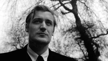 Ted Hughes, poeti i madh britanik që e lidhi krijimtarinë me natyrën dhe Devonin