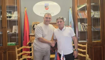 Tedi Blushi takim me kryebashkiakun e Fushë-Arrëzit, mesazh Ramës: S’mund të vendosësh fatin e një komuniteti!