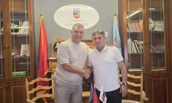 Tedi Blushi takim me kryebashkiakun e Fushë-Arrëzit, mesazh Ramës: S’mund të vendosësh fatin e një komuniteti!