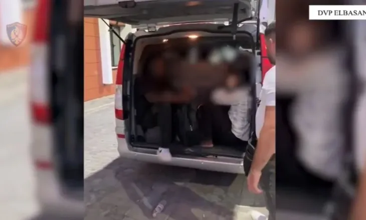 Tentuan të kalonin ilegalisht në Shqipëri 24 emigrantë të paligjshëm, arrestohen tre persona në aksin Librazhd–Elbasan